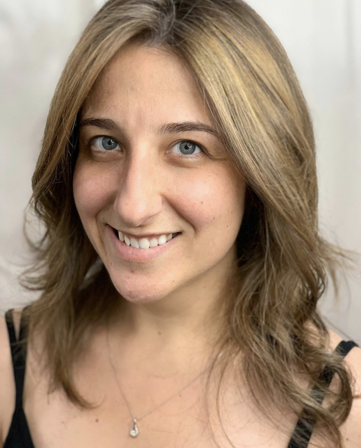 J’ai réalisé ce balayage Nude accentué par un contouring pour illuminer et encadrer le visage 👌🏻💛☀️